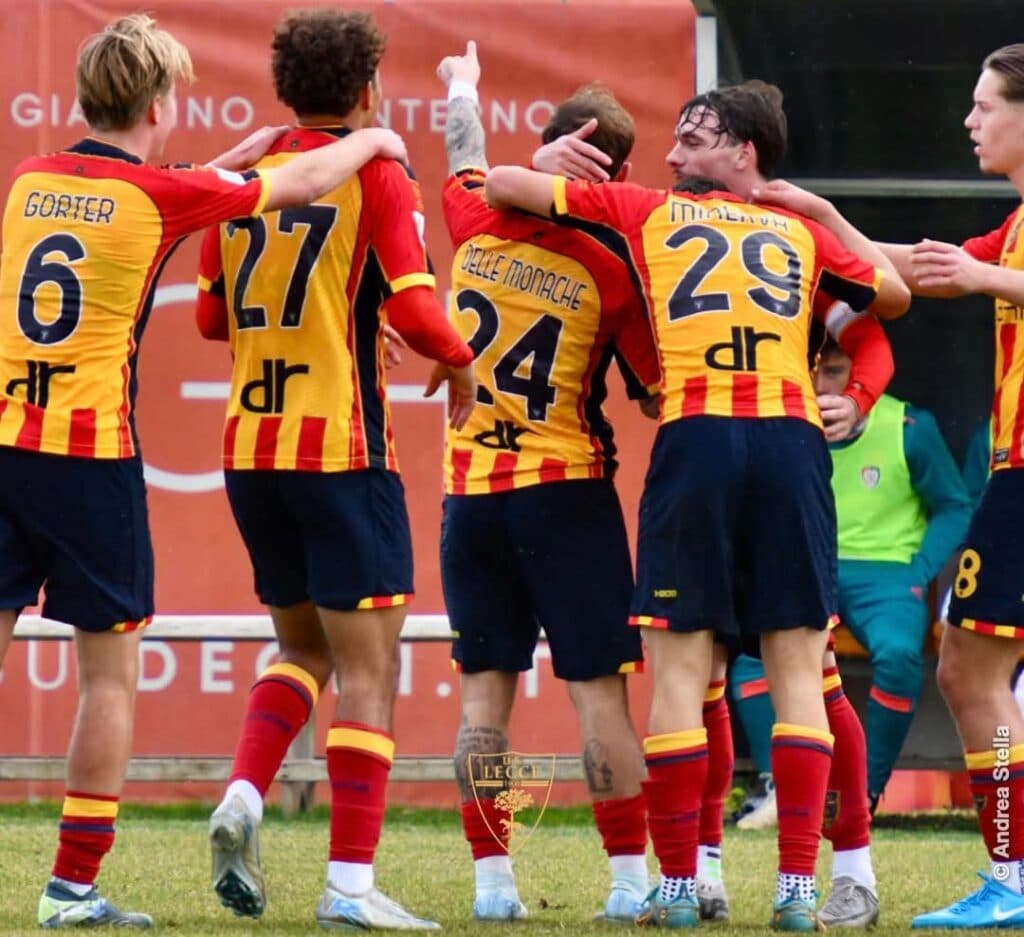 Primavera 1 - Il Lecce stende 3-0 il Cagliari: sardi in 10 dal 43'