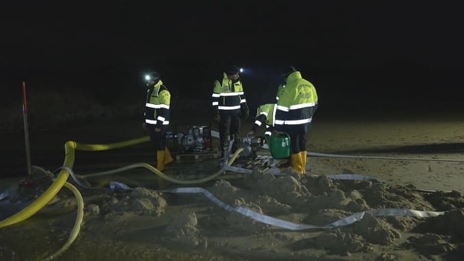 Esonda l'Idume, a Torre Chianca strade e case allagate. La rabbia dei residenti