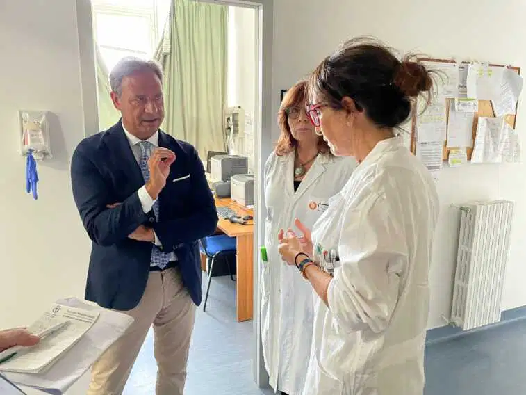 Ospedale Gallipoli, Pagliaro: pazienti fragili al gelo per raggiungere Tac mobile attraverso corridoio fatiscente. Le scuse non bastano