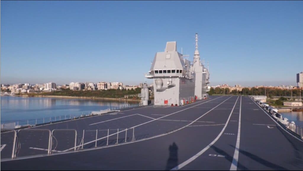 Taranto - Nave Trieste ormeggiata in mar grande.