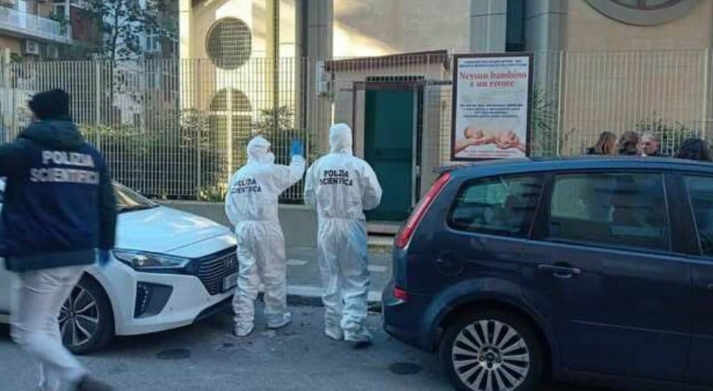 Bari, indagati il parroco e il tecnico della culla dove è stato trovato morto il neonato