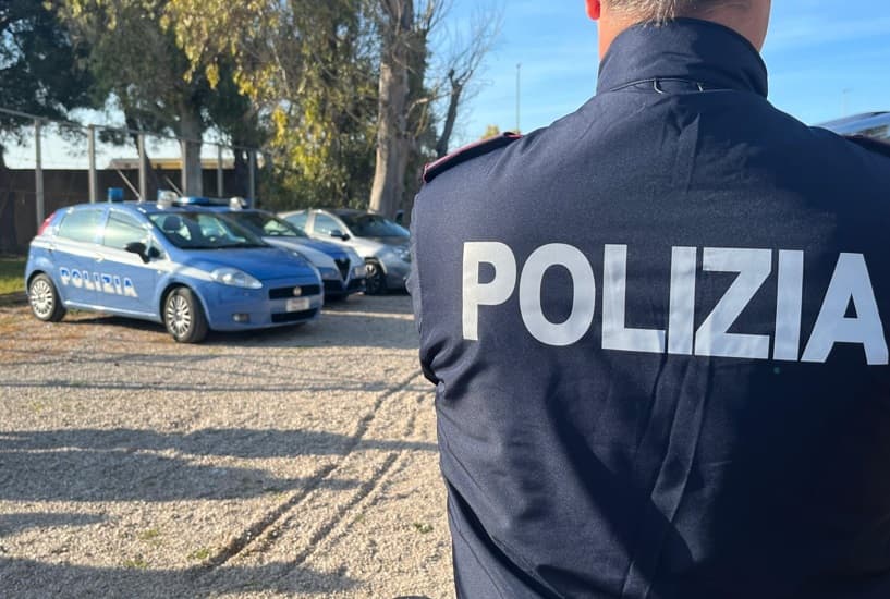 Lecce, rifiuta di dare denaro: 86enne colpito al volto