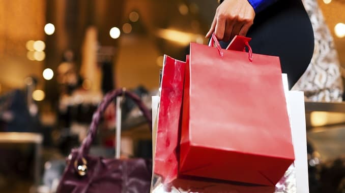 Al via i saldi estivi, spesa stimata di 200 euro a famiglia