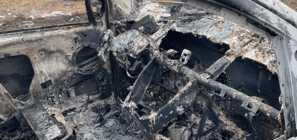 Porto Cesareo, in fiamme auto in aperta campagna. S'indaga
