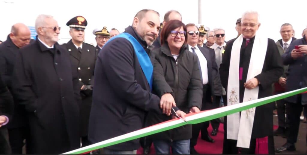 Taranto - Tangenziale sud: taglio del nastro per il 2° lotto.