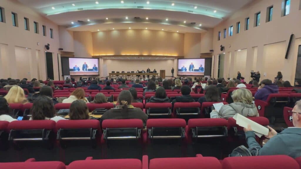 Presentato l'Atlante dei tumori, in aumento quelli gastroenterici. Boom di casi tra donne fumatrici