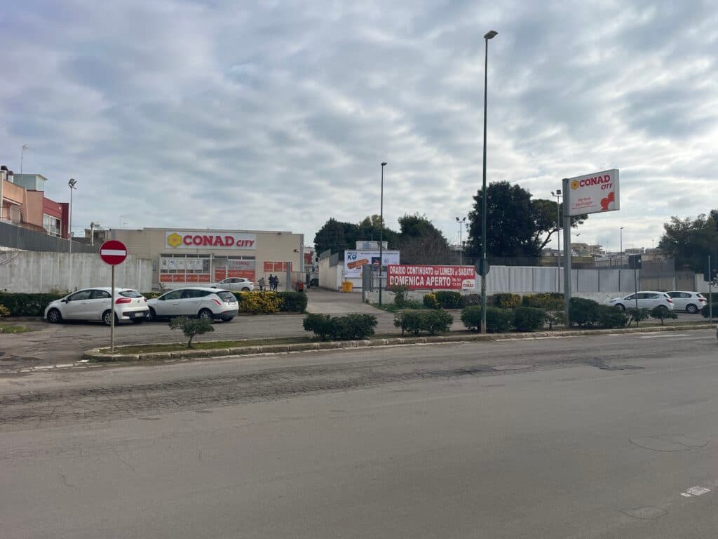 I ladri "affamati" tornano in azione: furto di soldi, salumi e formaggi a Sannicola