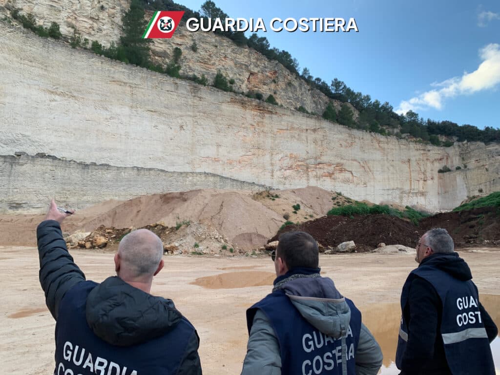 Martina Franca - Guardia Costiera: sequestra cava abusiva.