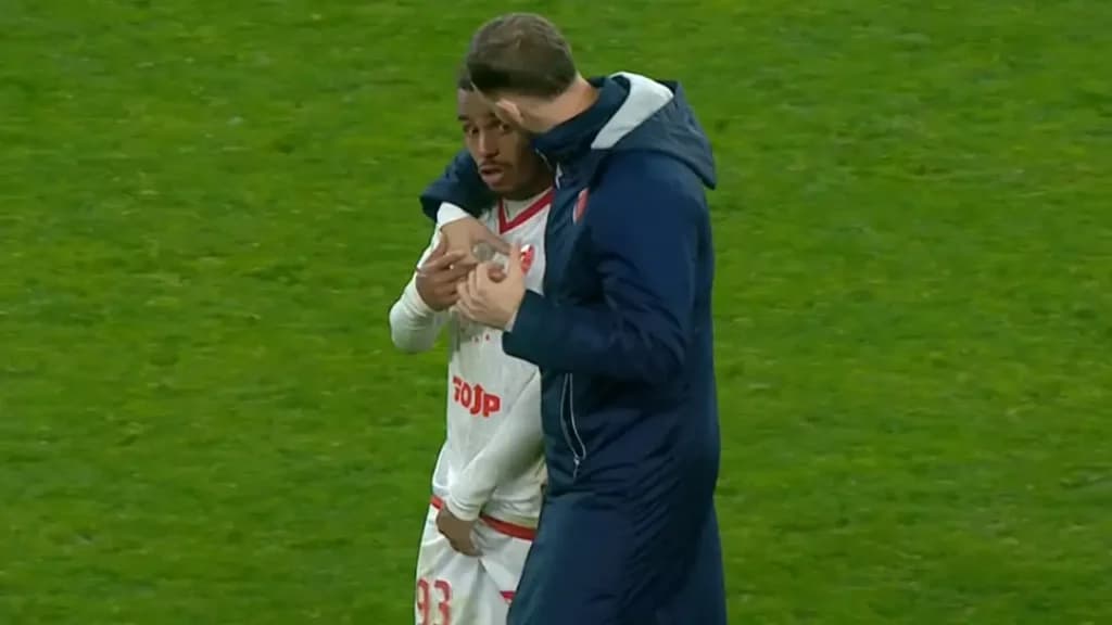 Pesanti insulti razzisti al calciatore del Bari Dorval. Longo: "Ora basta essere omertosi"