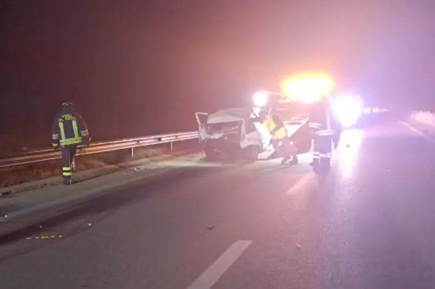 Scontro tra due auto sulla SS274: tre feriti