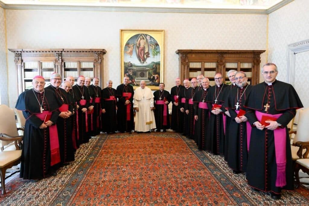I vescovi di Puglia in preghiera per Papa Francesco