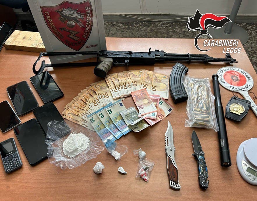 Droga e armi in casa: arrestati due fratelli