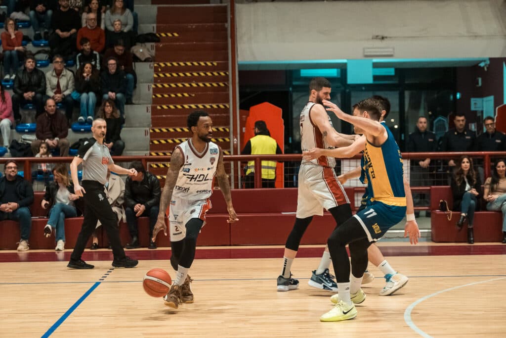 Basket A2, Nardò atto di forza: Vigevano KO