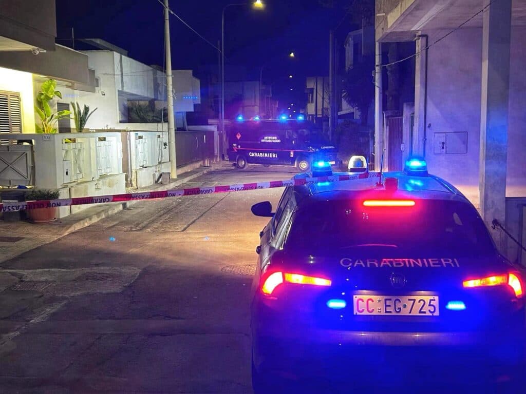 Carmiano, bomba contro un'attività commerciale