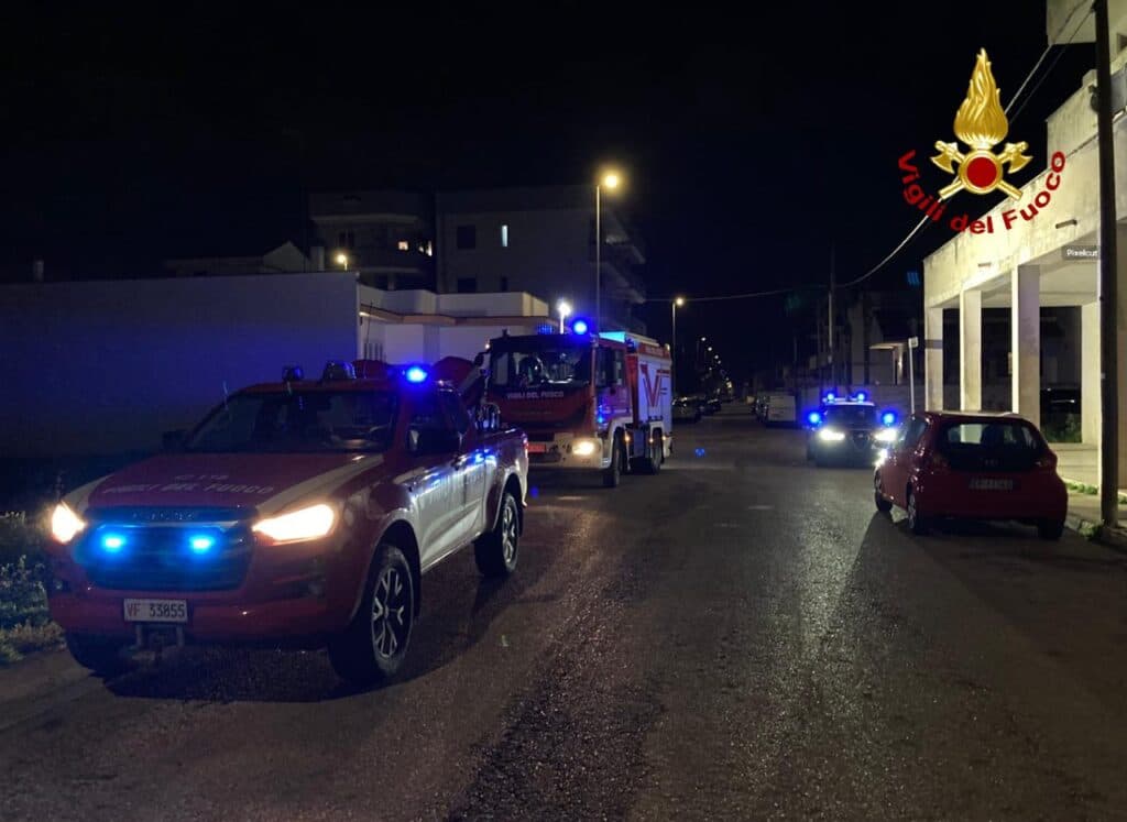 Surbo, in fiamme il balcone di un’abitazione: cane salvato dai vigili del fuoco
