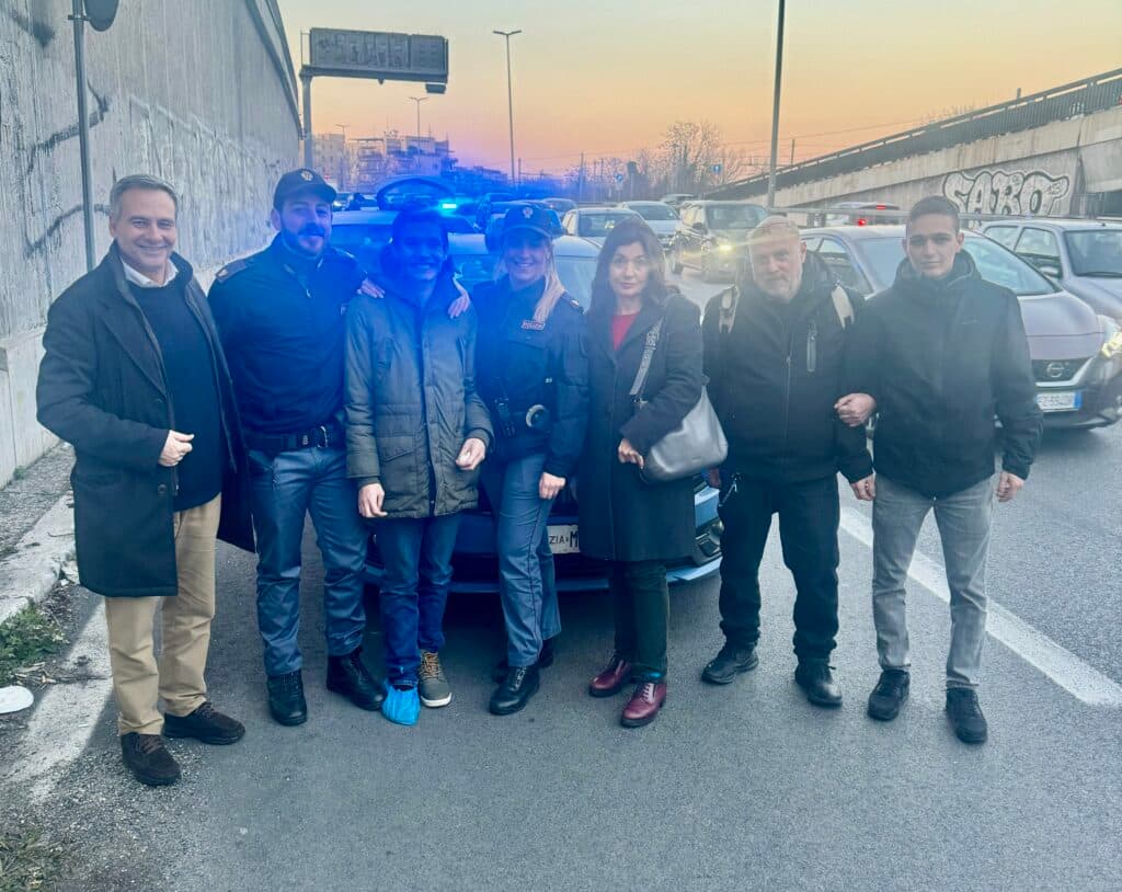 Poliziotta salentina salva ragazzo autistico in fuga sulla tangenziale est di Roma