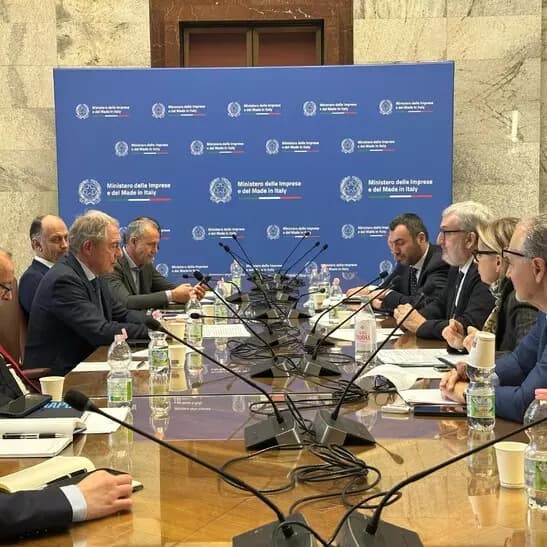 Siderurgia e chimica, incontro Urso - Emiliano a Roma