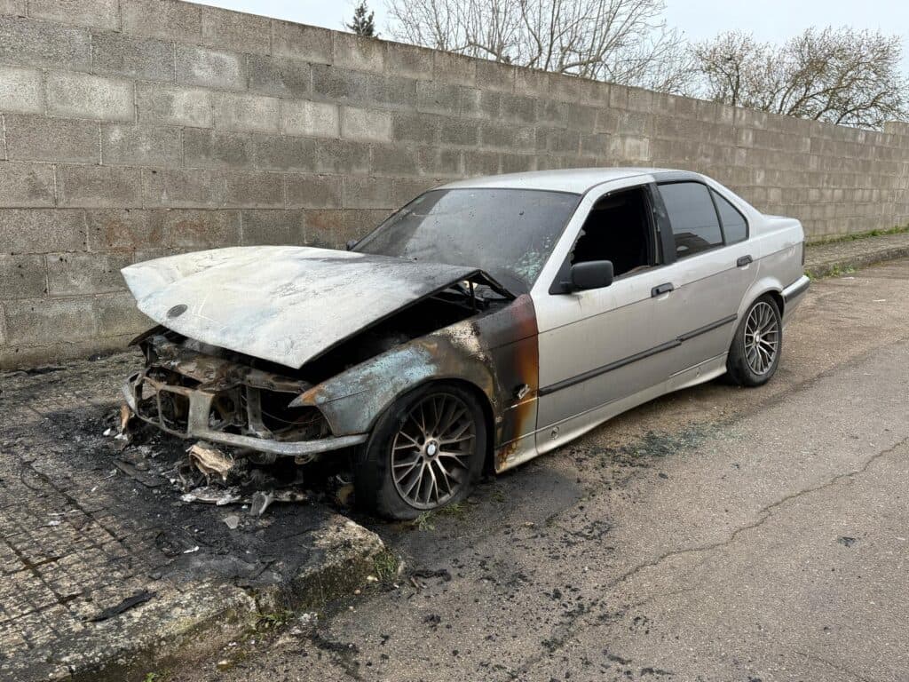 Presicce-Acquarica, a fuoco un’auto nella notte. S’indaga