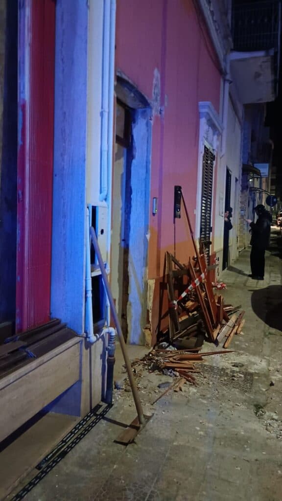 Bomba a Monteroni, la sindaca: “Atto vile, Non ci piegheremo alla paura”