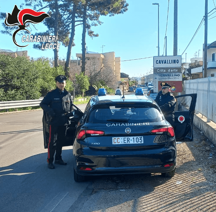 Evade dai domiciliari e viene trovato con droga addosso: in carcere 49enne