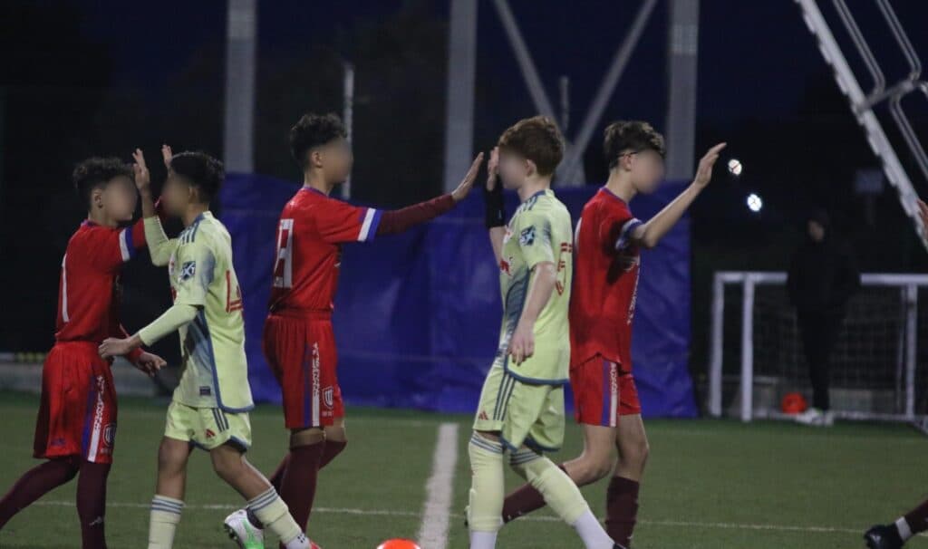 Insulti verso un giocatore di colore: squadra abbandona il campo di gioco