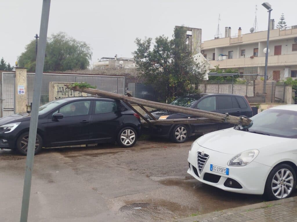 Maltempo,  vento forte e danni sferzano il Salento