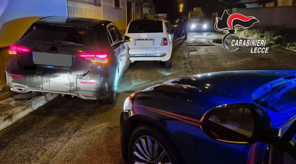 Non si ferma all'alt e impatta contro un'auto durante l'inseguimento: arrestato