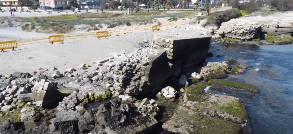 Pericolo Molo di Adriano: Capitaneria transenna l'area