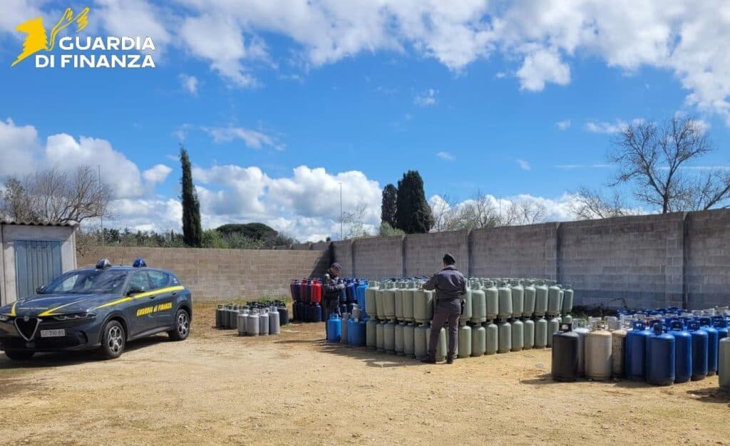 Deposito gpl, centro estetico e autofficina, tutto abusivo: sequestri e denunce