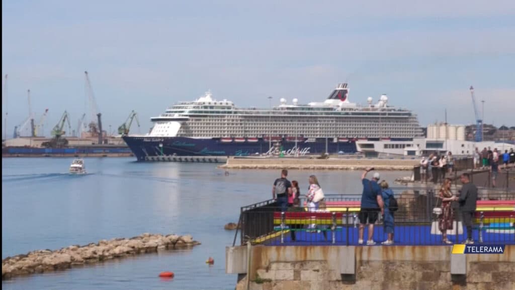Taranto. Pasqua 2025: I Riti, Il Vespucci e le Navi da Crociera