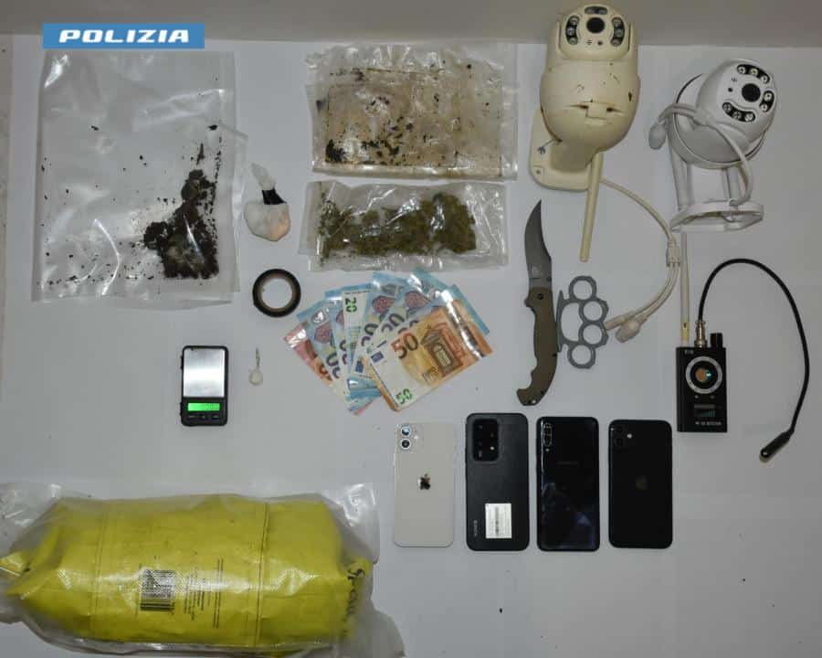 Casarano, casa trasformata in un market della droga: scattano arresti e denunce