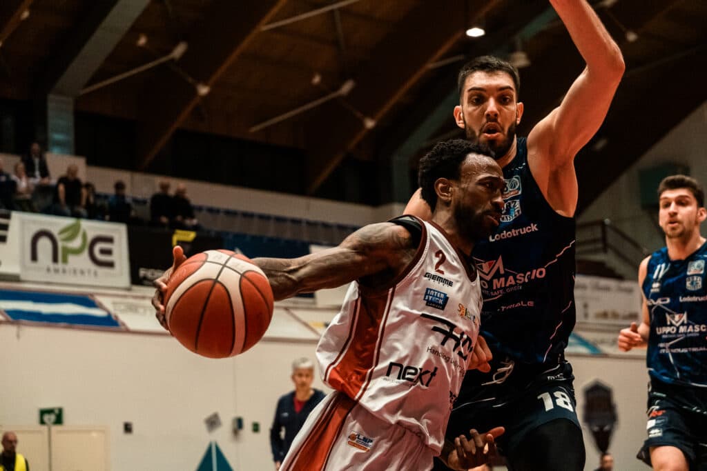 Basket A2, Nardò travolge Orzinuovi, Smith "Astronauta"