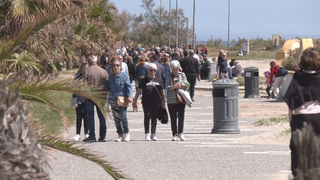 San Cataldo, marina presa d'assalto nel giorno di Pasquetta