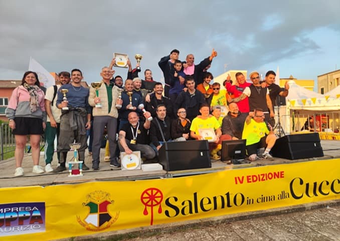 Gran finale di "Salento in cima alla cuccagna": trionfa la squadra "Madonna di San Fili"