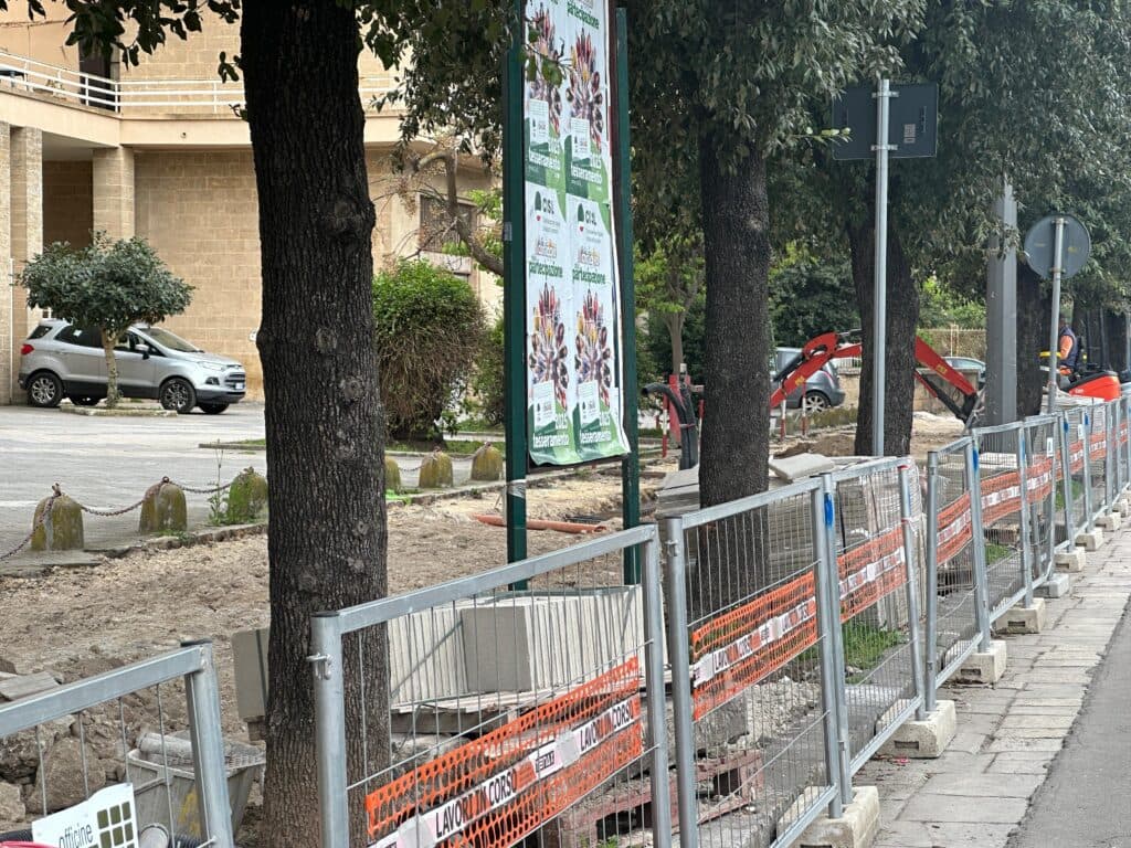 Lecce, il restyling di marciapiedi e aiuole di viale Gallipoli: protestano i residenti