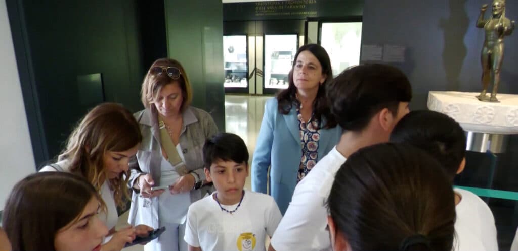 Taranto. Convincenti le piccole guide: archeobimbi un successo.