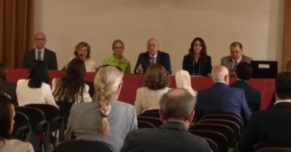 Dialoghi attorno all’etica: riflessioni su diritto, medicina e società