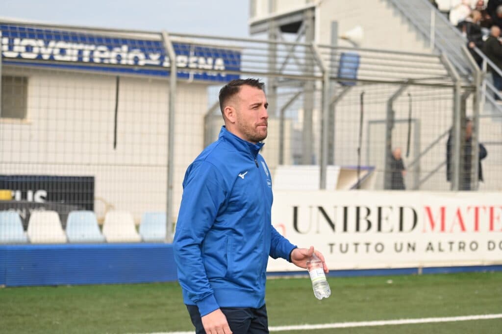 Virtus Francavilla, esonerato mister Coletti