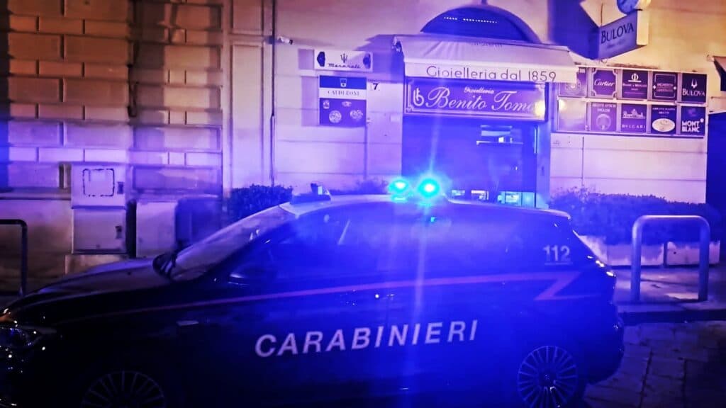 Colpo notturno nella storica gioielleria “Toma” di Maglie: ladri in fuga con preziosi