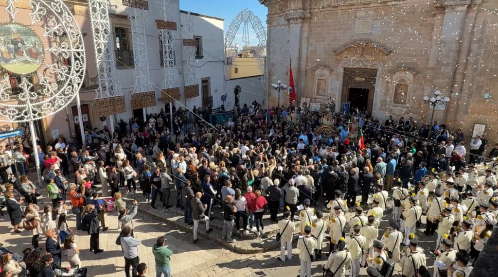 Diso s’illumina di fede e tradizione per festeggiare i santi patroni Filippo e Giacomo