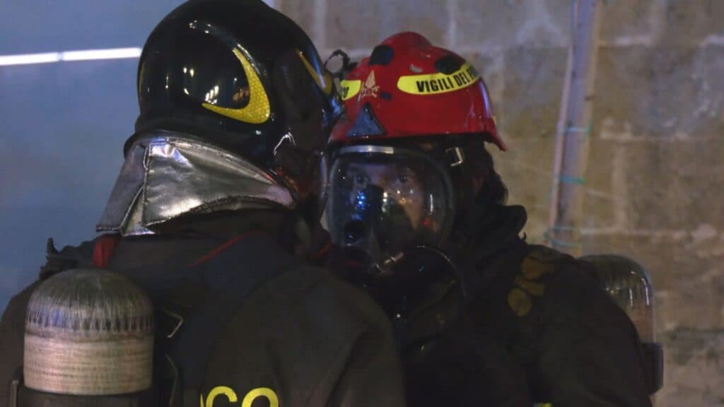 Gallipoli, auto distrutta da un incendio doloso nella notte: ripreso l’attentatore
