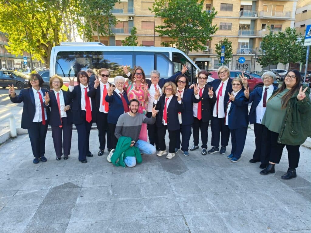Taranto - L'accoglienza di Telerama alle nonnine di Tommy Cash