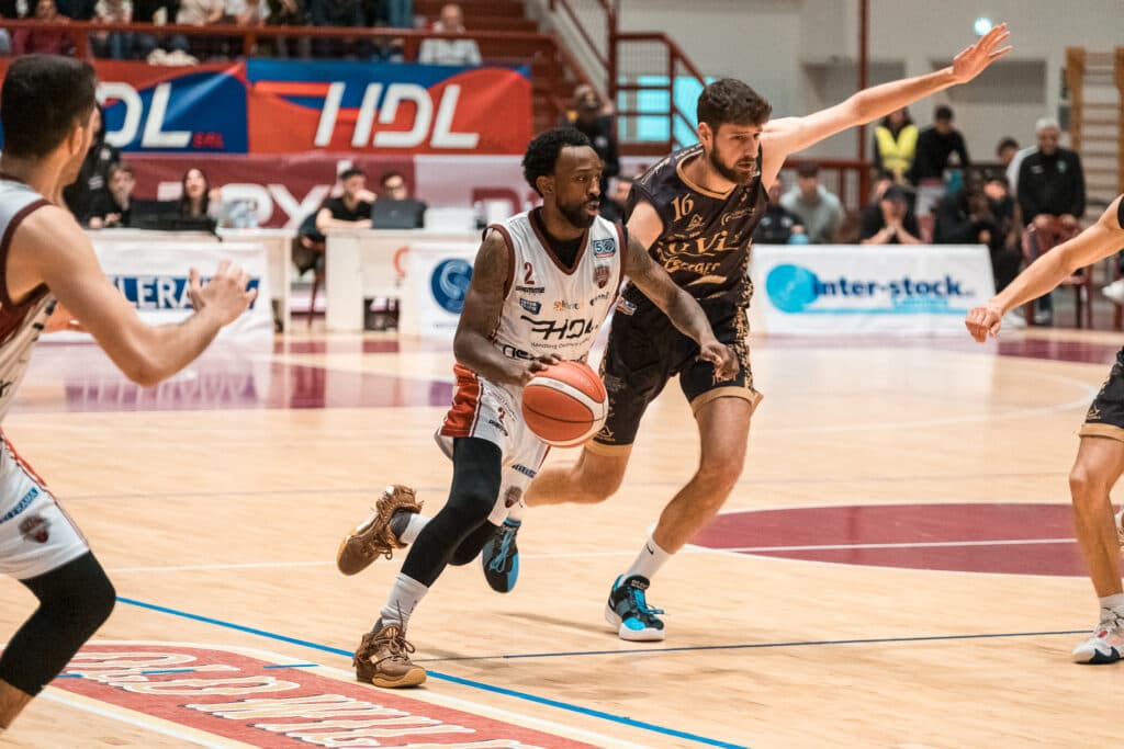 Smith, l’uomo venuto dalle stelle, affossa Cremona: Nardò vola a Gara 4