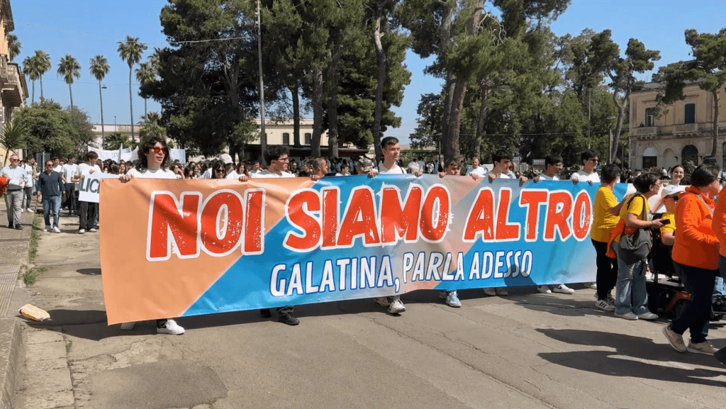 Galatina, mille studenti in marcia contro ogni forma di bullismo e violenza