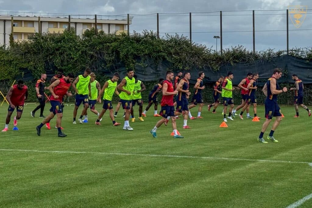 Lecce, allenamento nel ritiro romano. Per Rebic lavoro personalizzato