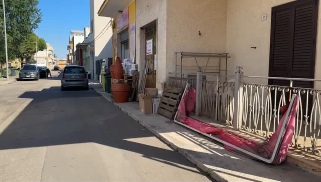 Esplosione nella notte a Lequile: bomba davanti a un supermercato. S'indaga