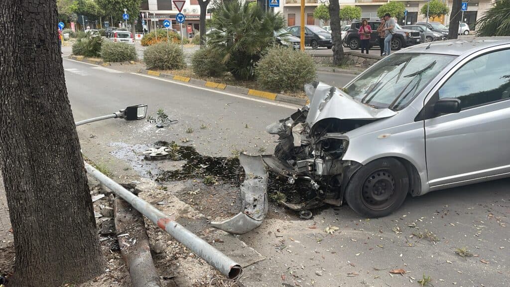 Incidente in Via XXV Luglio a Nardò: giovane ferito alla testa