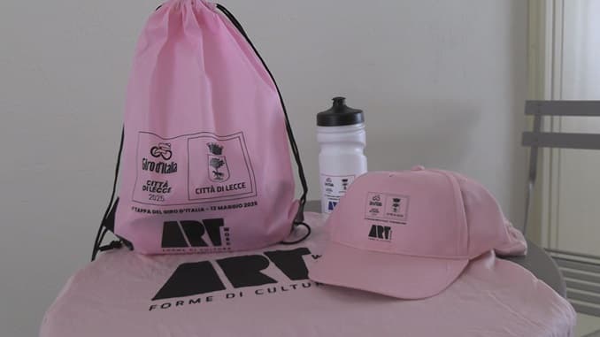 Aspettando il Giro d'Italia, tutti in sella con il kit rosa