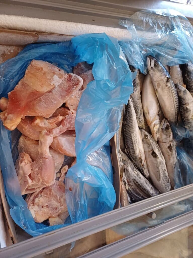 Lecce, polizia locale sequestra 29 kg. di carne e pesce mal conservati