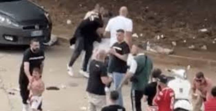 Rissa fuori stadio Bari, tre arrestati. Anche padre del bambino in lacrime